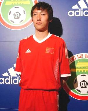 中国足球队世界杯比赛用服正式亮相-,